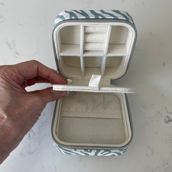 Milly Traveling Zippered Jewelry Case in Zebra Print Grey + White Sz OS NWOT - Picture 5 of 11